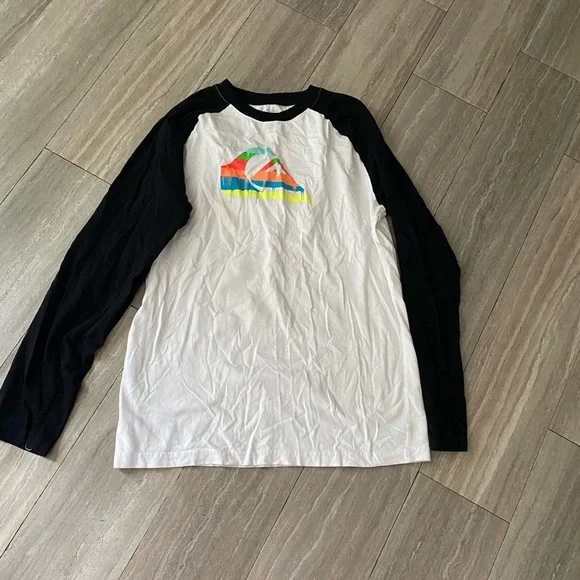 Excellent Quicksilver Boys Baseball Style T-shirt,white & black sleeves size XL - Picture 1 of 4